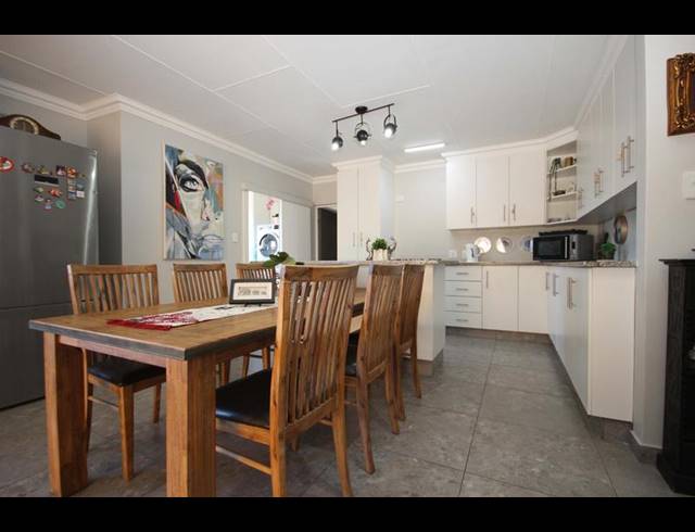 5 BEDROOM HOUSE FOR SALE IN SEEMEEU PARK